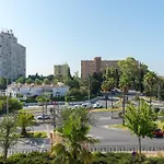Hill With Terrace, Parking, Pool & Paddle Court شقة