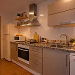Apartman Hill With Terrace, Parking, Pool & Paddle Court