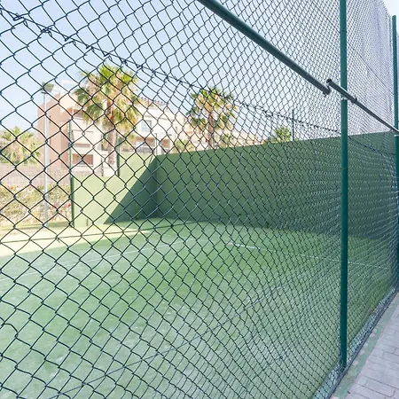 Hill With Terrace, Parking, Pool & Paddle Court Lägenhet *