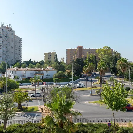 Hill With Terrace, Parking, Pool & Paddle Court Apartamento