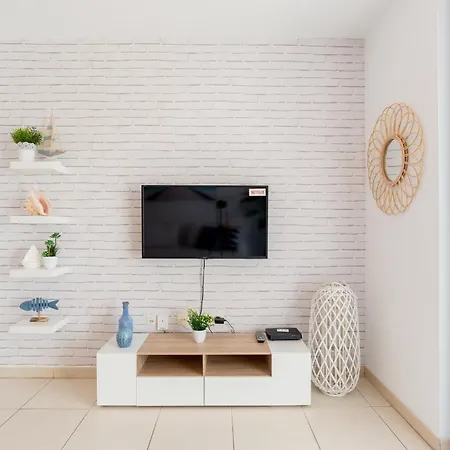 Hill With Terrace, Parking, Pool & Paddle Court Lejlighed *