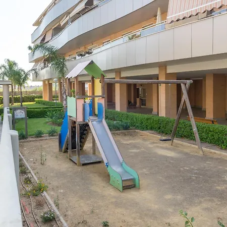 Hill With Terrace, Parking, Pool & Paddle Court *