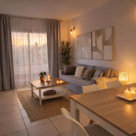 Appartamento Hill With Terrace, Parking, Pool & Paddle Court