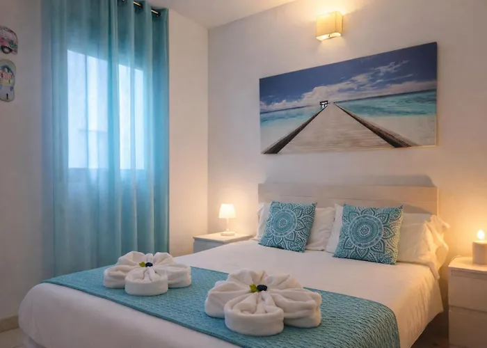 Hill With Terrace, Parking, Pool & Paddle Court Appartamento *