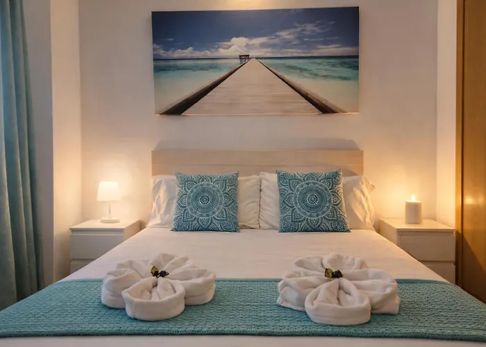 Appartamento Hill With Terrace, Parking, Pool & Paddle Court *