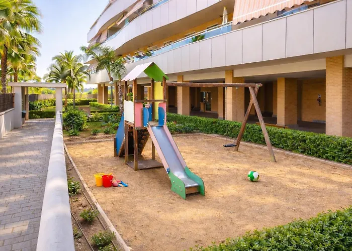 Appartamento Hill With Terrace, Parking, Pool & Paddle Court