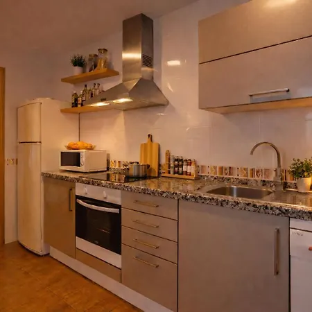 Appartamento Hill With Terrace, Parking, Pool & Paddle Court