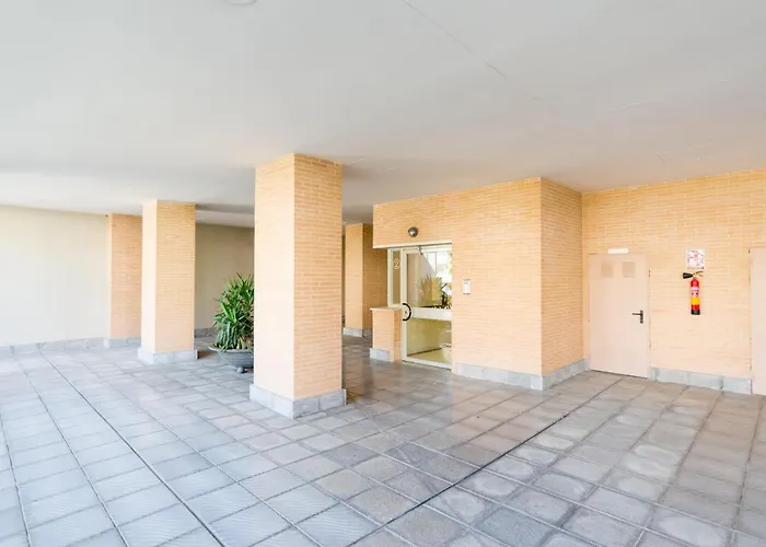 Hill With Terrace, Parking, Pool & Paddle Court * Торремолинос