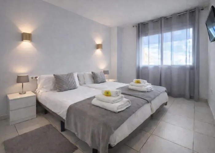 Hill With Terrace, Parking, Pool & Paddle Court Appartement