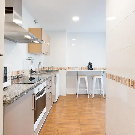 Апартаменты Hill With Terrace, Parking, Pool & Paddle Court *