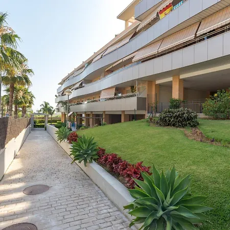 Hill With Terrace, Parking, Pool & Paddle Court Апартаменты Торремолинос