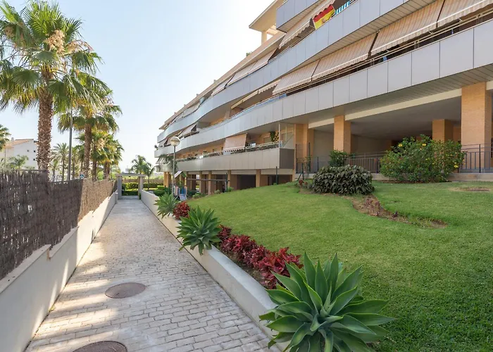Hill With Terrace, Parking, Pool & Paddle Court Lägenhet Torremolinos