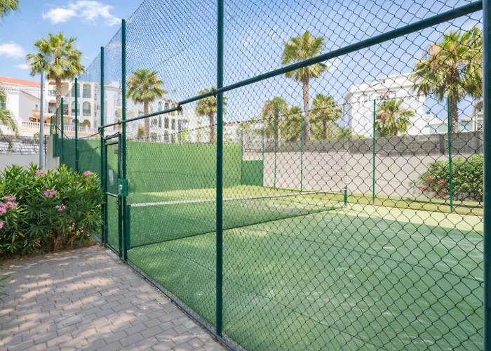 Hill With Terrace, Parking, Pool & Paddle Court Lägenhet Torremolinos